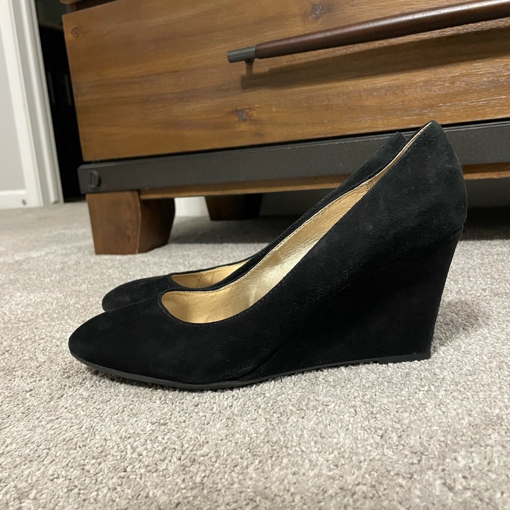 Bandolino Suede Wedge Pump